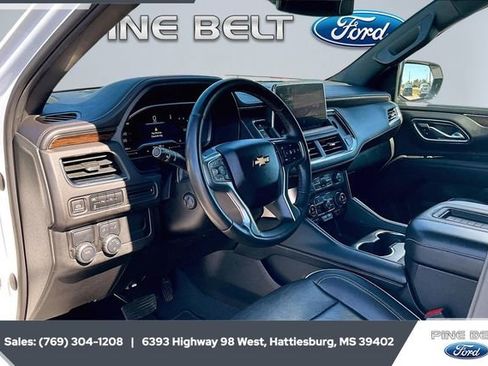 Used 2023 Chevrolet Suburban Premier image 12