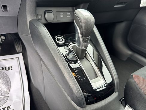 New 2025 Nissan Versa SR image 19