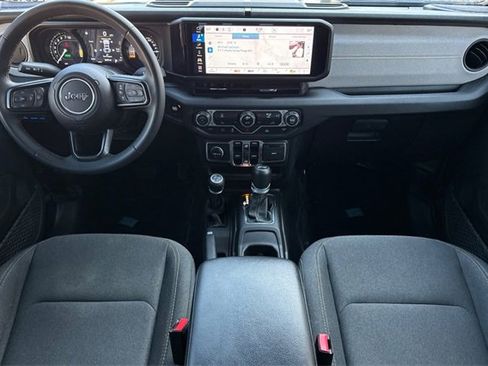 Used 2024 Jeep Wrangler Unlimited image 15
