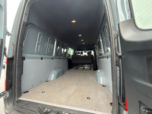 Used 2024 Mercedes-Benz Sprinter 2500 image 11