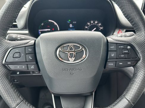 Used 2024 Toyota Sienna LE AWD/4WD image 23