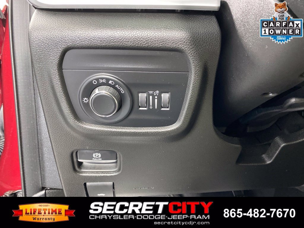 Used 2023 Jeep Grand Cherokee L Laredo AWD/4WD image 13