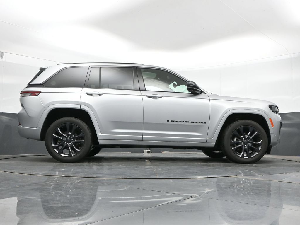 Used 2026 Jeep Grand Cherokee Limited AWD/4WD image 42