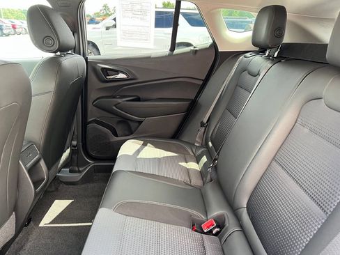 Used 2025 Chevrolet Trax LT FWD image 8