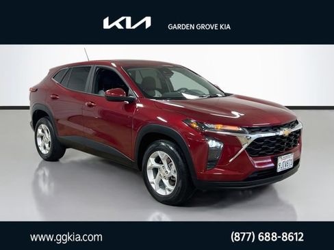 Used 2024 Chevrolet Trax LS w/ LS Convenience Package FWD image 1