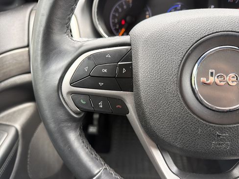 Used 2018 Jeep Grand Cherokee Laredo AWD/4WD image 19