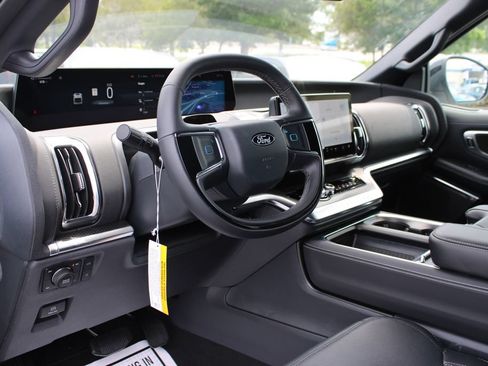 New 2025 Ford Expedition Platinum w/ Stealth Performance Package AWD/4WD image 4
