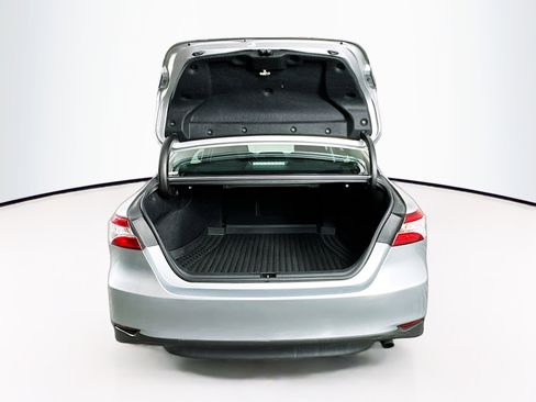 Used 2018 Toyota Camry LE image 27