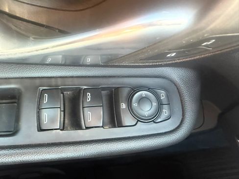 Used 2023 GMC Terrain SLE FWD image 24