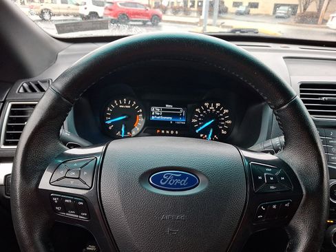 Used 2017 Ford Explorer XLT AWD/4WD image 19