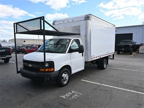 Used 2016 Chevrolet Express 3500 image 29