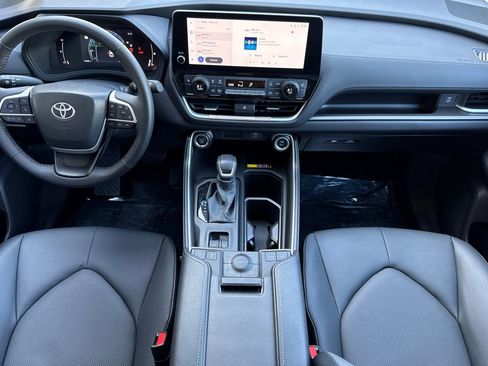 Certified 2025 Toyota Grand Highlander AWD image 17