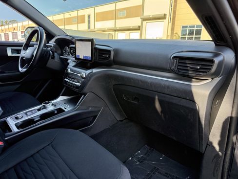 Used 2020 Ford Explorer XLT image 23