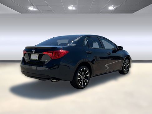 Used 2018 Toyota Corolla SE FWD image 8