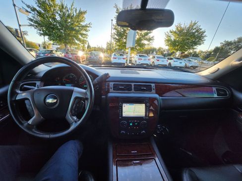 Used 2013 Chevrolet Avalanche LTZ image 14