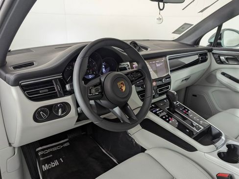 New 2026 Porsche Macan image 4