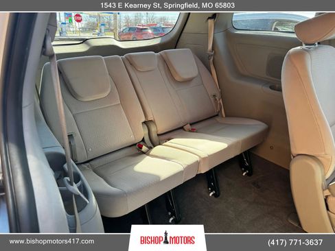 Used 2017 Kia Sedona LX image 21