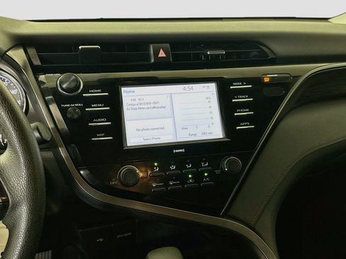 Used 2020 Toyota Camry LE FWD image 18