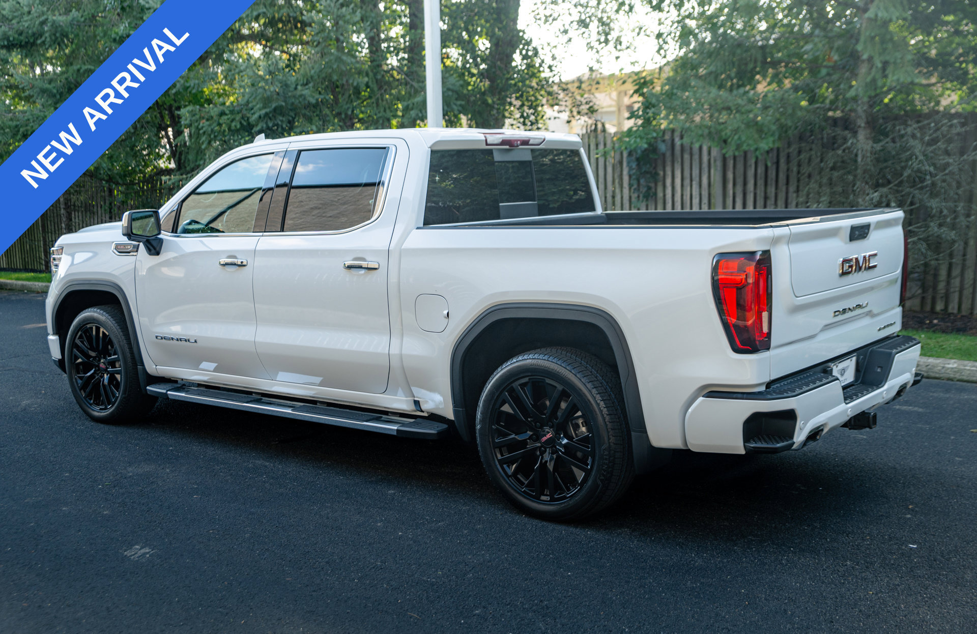 Used 2023 GMC Sierra 1500 Denali w/ Technology Package AWD/4WD image 5