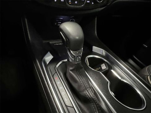 Used 2023 Chevrolet Traverse Premier image 19