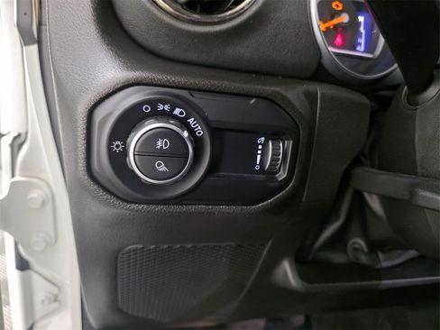 Used 2023 Jeep Gladiator Overland image 28