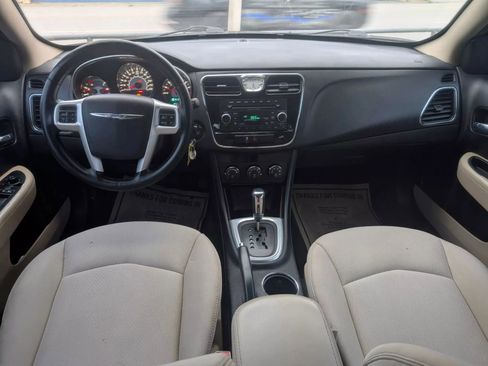 Used 2013 Chrysler 200 Touring image 10
