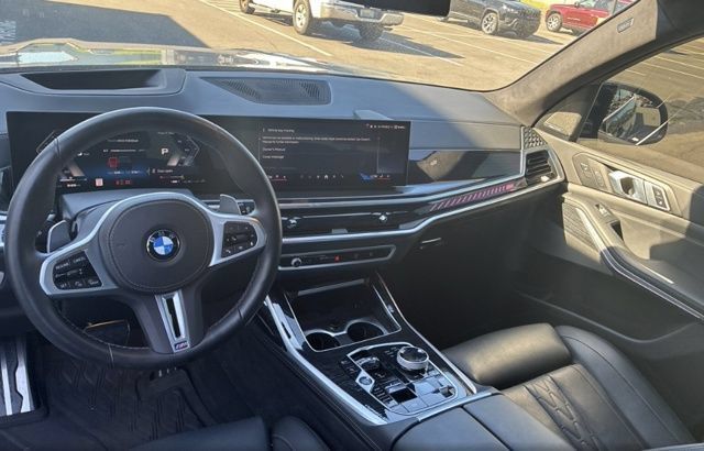 Certified 2025 BMW X7 M60i AWD/4WD image 3