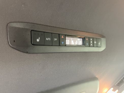 Used 2021 Toyota Sienna Platinum AWD/4WD image 27