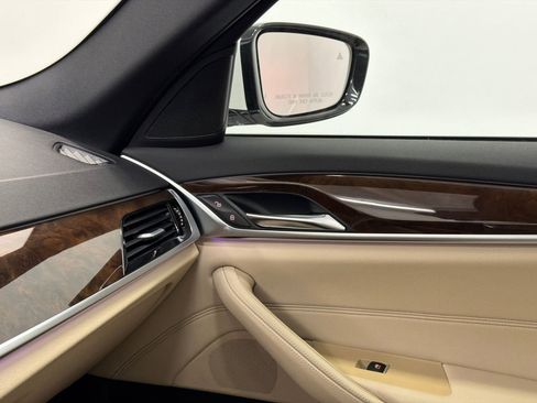 Used 2018 BMW 530i xDrive image 29