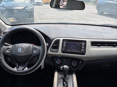 Used 2016 Honda HR-V LX image 3