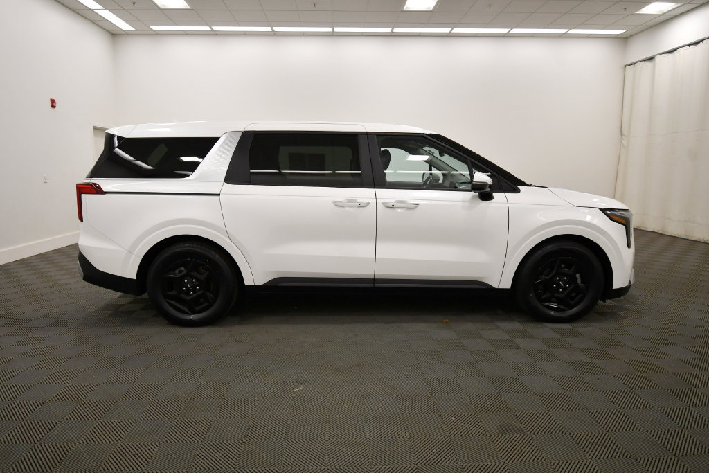 Certified 2025 Kia Carnival FWD image 9