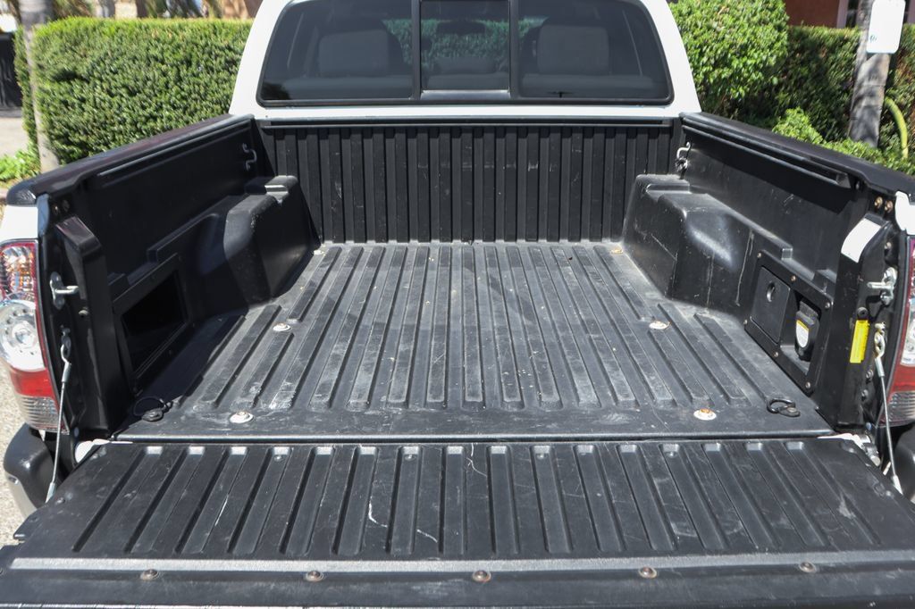 Used 2015 Toyota Tacoma PreRunner w/ TRD Off-Road Package RWD image 8
