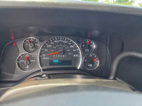 Used 2025 Chevrolet Express 3500 LT w/ LT Preferred Equipment Group RWD image 20