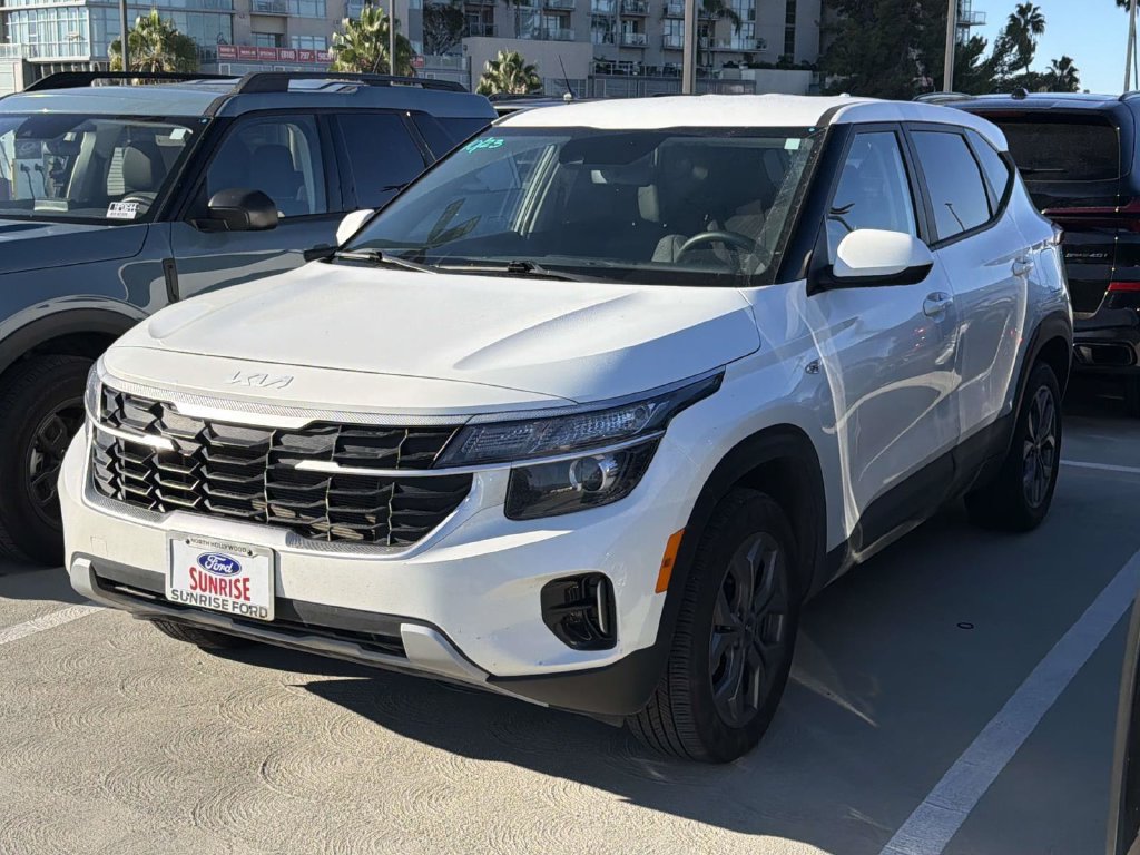 Used 2025 Kia Seltos LX AWD/4WD image 9
