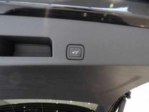 Used 2025 Chevrolet Traverse High Country w/ LPO, Floor Liner Package AWD/4WD image 21