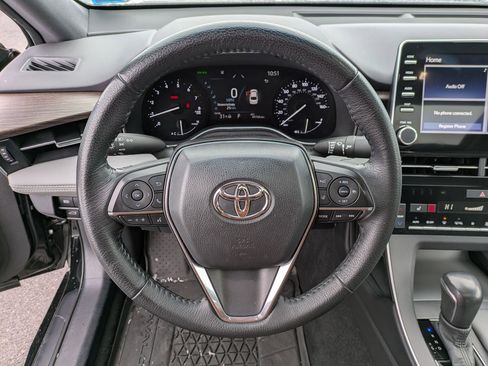 Used 2022 Toyota Avalon XLE w/ Moonroof Package image 9