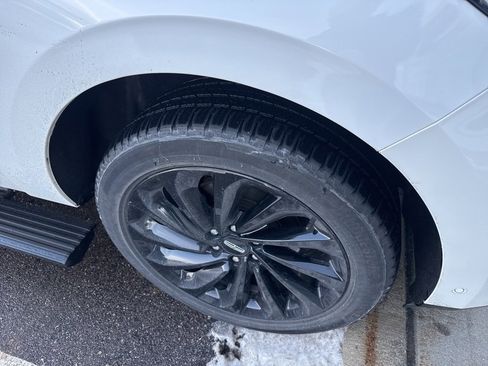 Used 2020 Lincoln Navigator Black Label w/ Cargo Convenience Package image 4