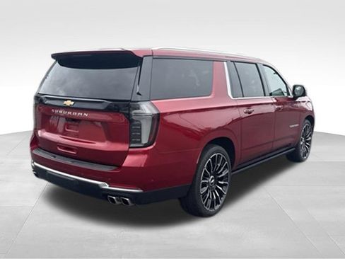 Used 2025 Chevrolet Suburban High Country AWD/4WD image 7