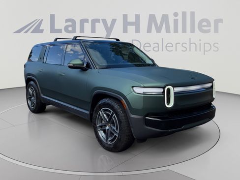 Used 2025 Rivian R1S Adventure Dual AWD/4WD image 7
