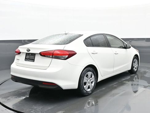 Used 2018 Kia Forte LX w/ LX Rear Camera Package image 3