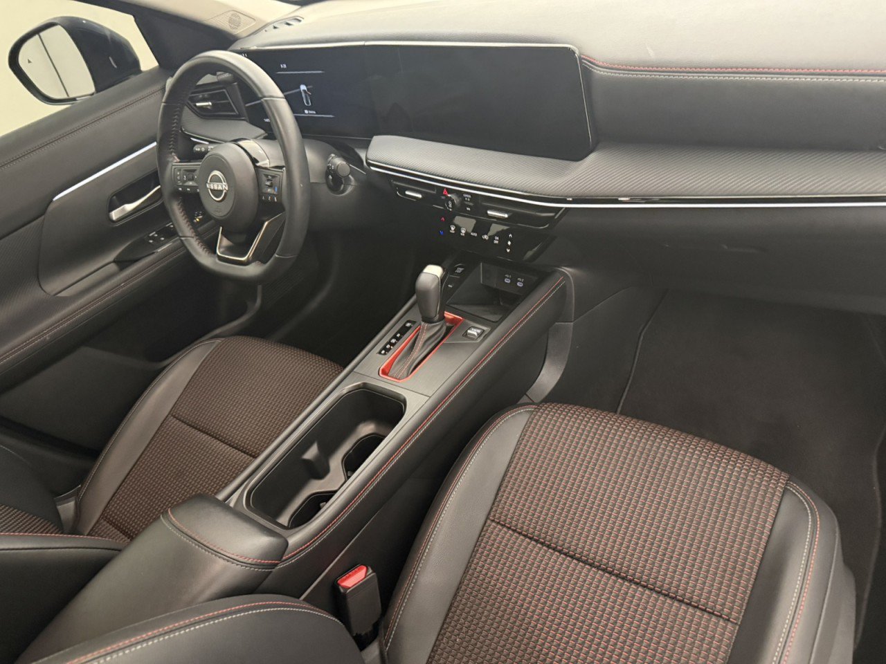 Used 2025 Nissan Kicks SR FWD image 11