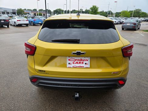 Used 2024 Chevrolet Trax RS FWD image 5