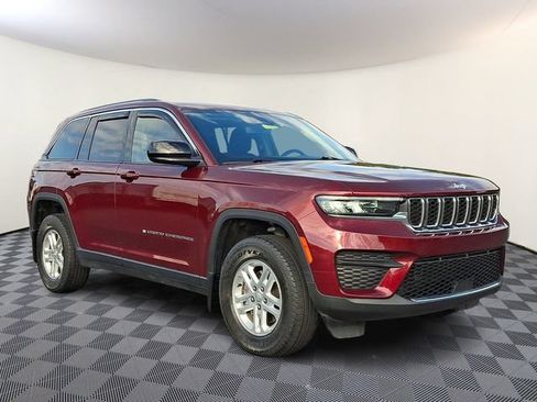 Used 2022 Jeep Grand Cherokee Laredo w/ Luxury Tech Group I AWD/4WD image 1