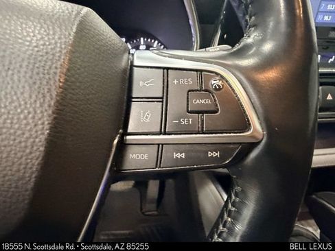 Used 2021 Toyota Highlander Limited FWD image 22