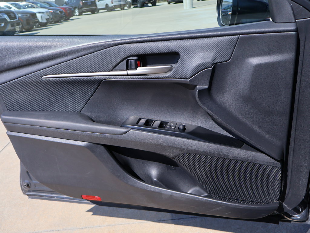 Used 2025 Toyota Camry SE FWD image 38