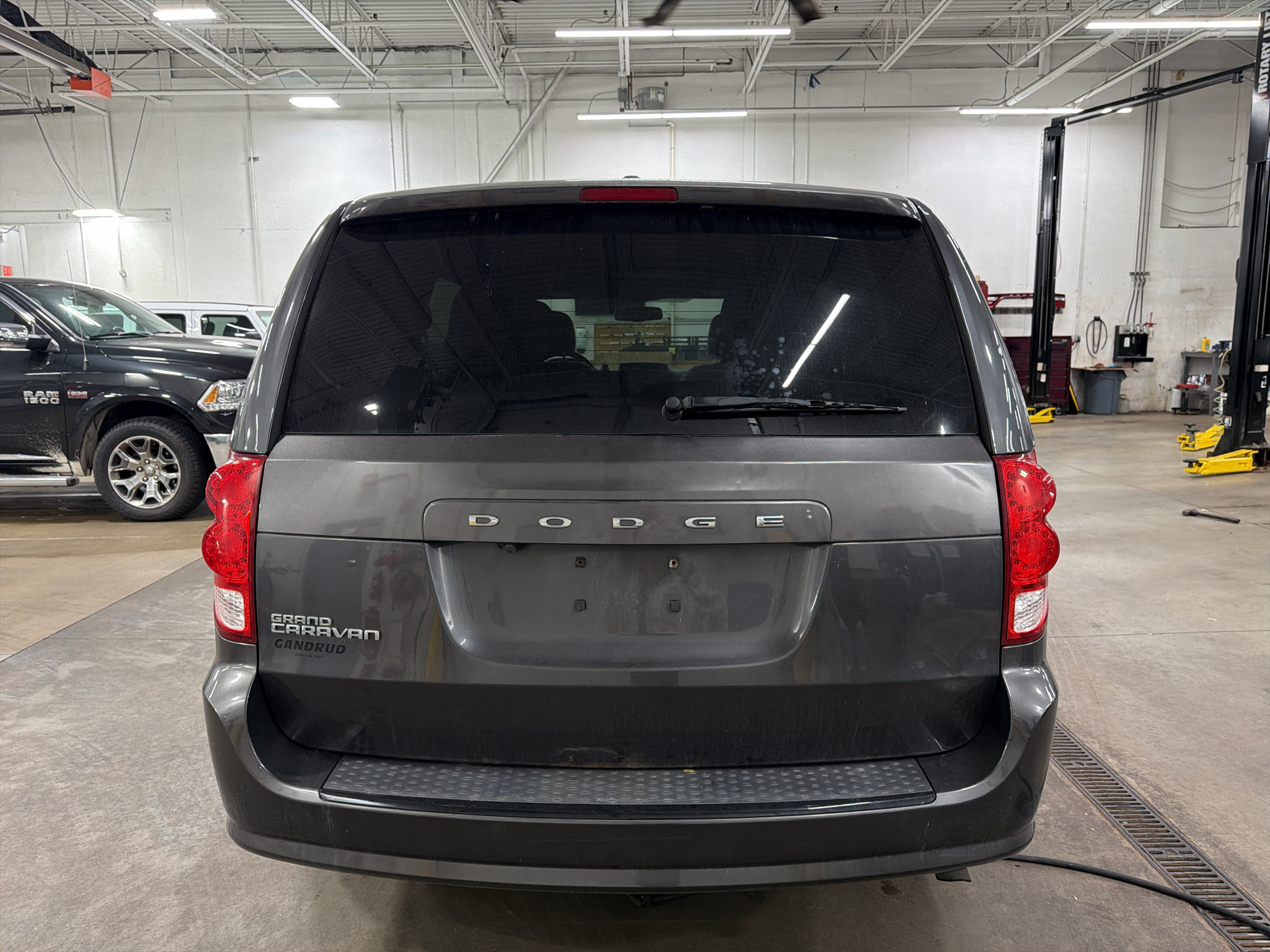 Used 2016 Dodge Grand Caravan SXT FWD image 4