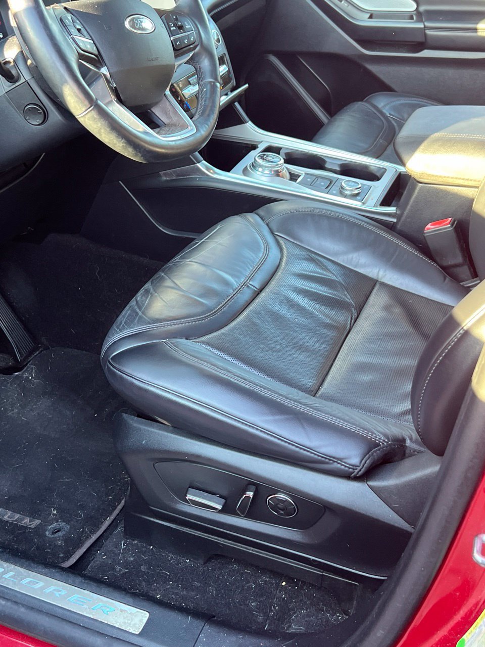 Used 2020 Ford Explorer Platinum w/ Premium Technology Package AWD/4WD image 2