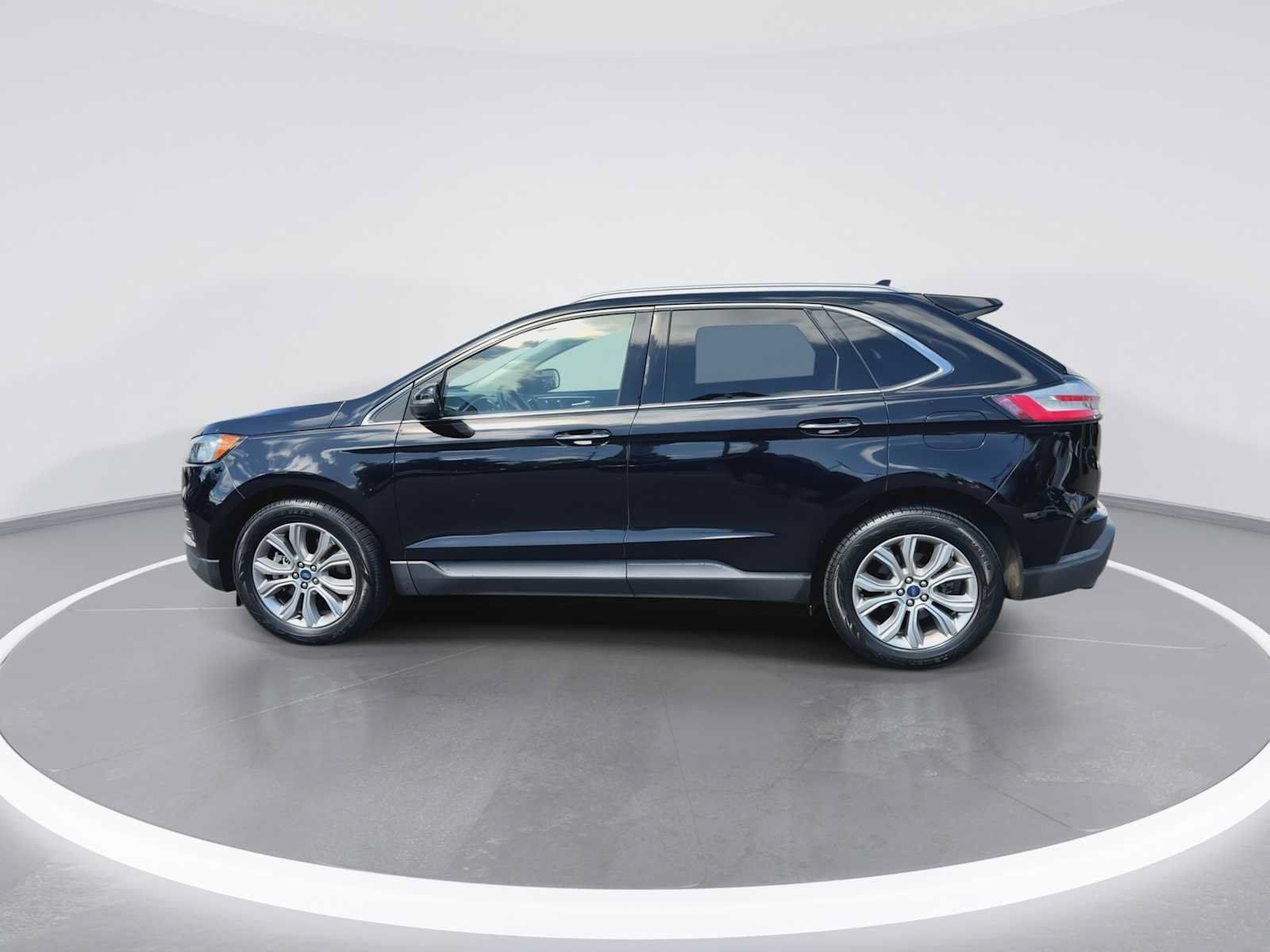Used 2019 Ford Edge Titanium AWD/4WD image 5
