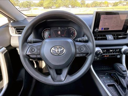 Used 2024 Toyota RAV4 XLE FWD image 5
