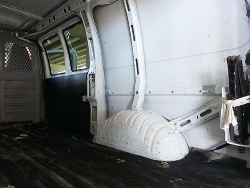 Used 2017 GMC Savana 2500 image 38